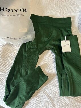 Thrivin women's Forest Green Leggings size xs